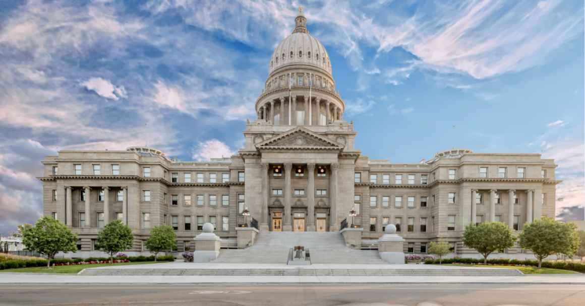 Exterior view of the front of the Idaho Capitol building